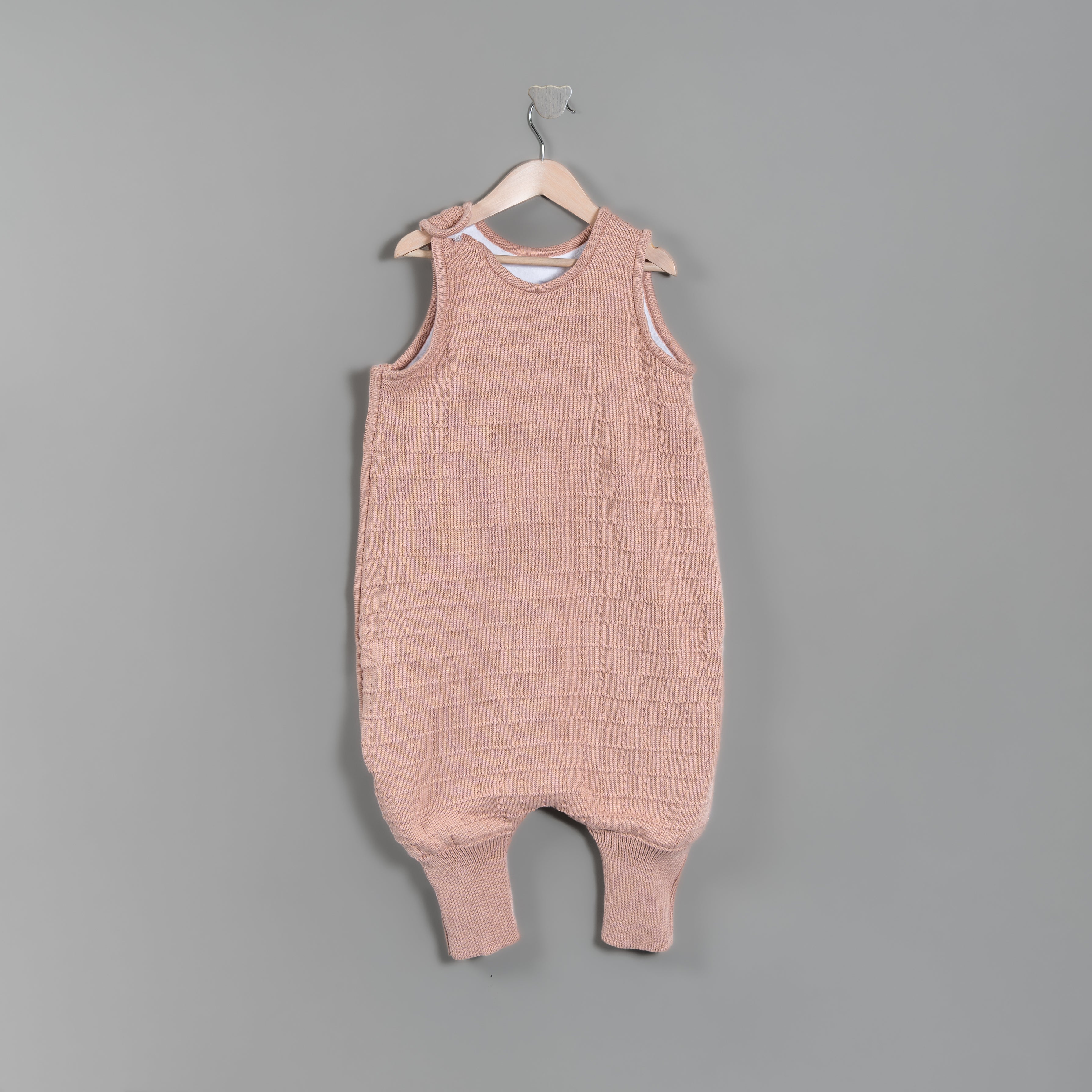 Saquito de dormir con pies rosa palo