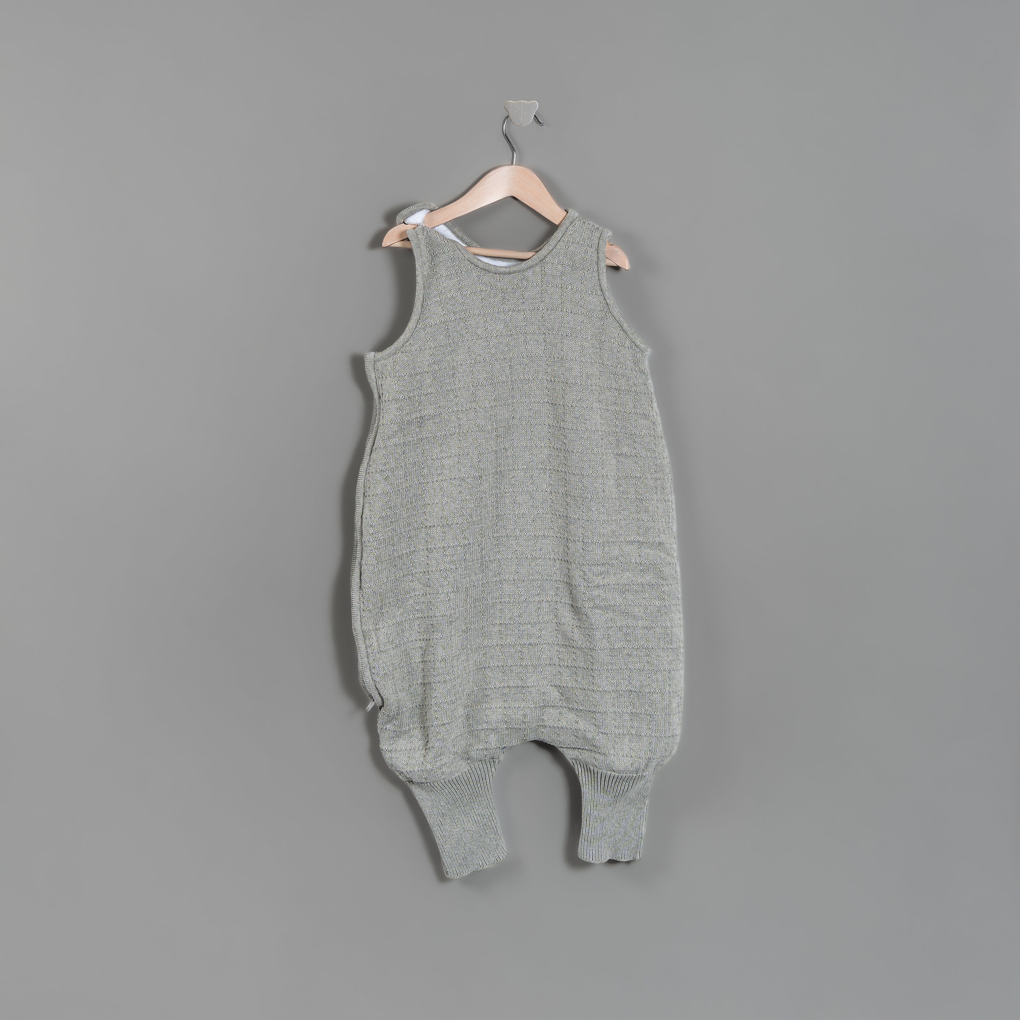 Saquito de dormir con pies gris