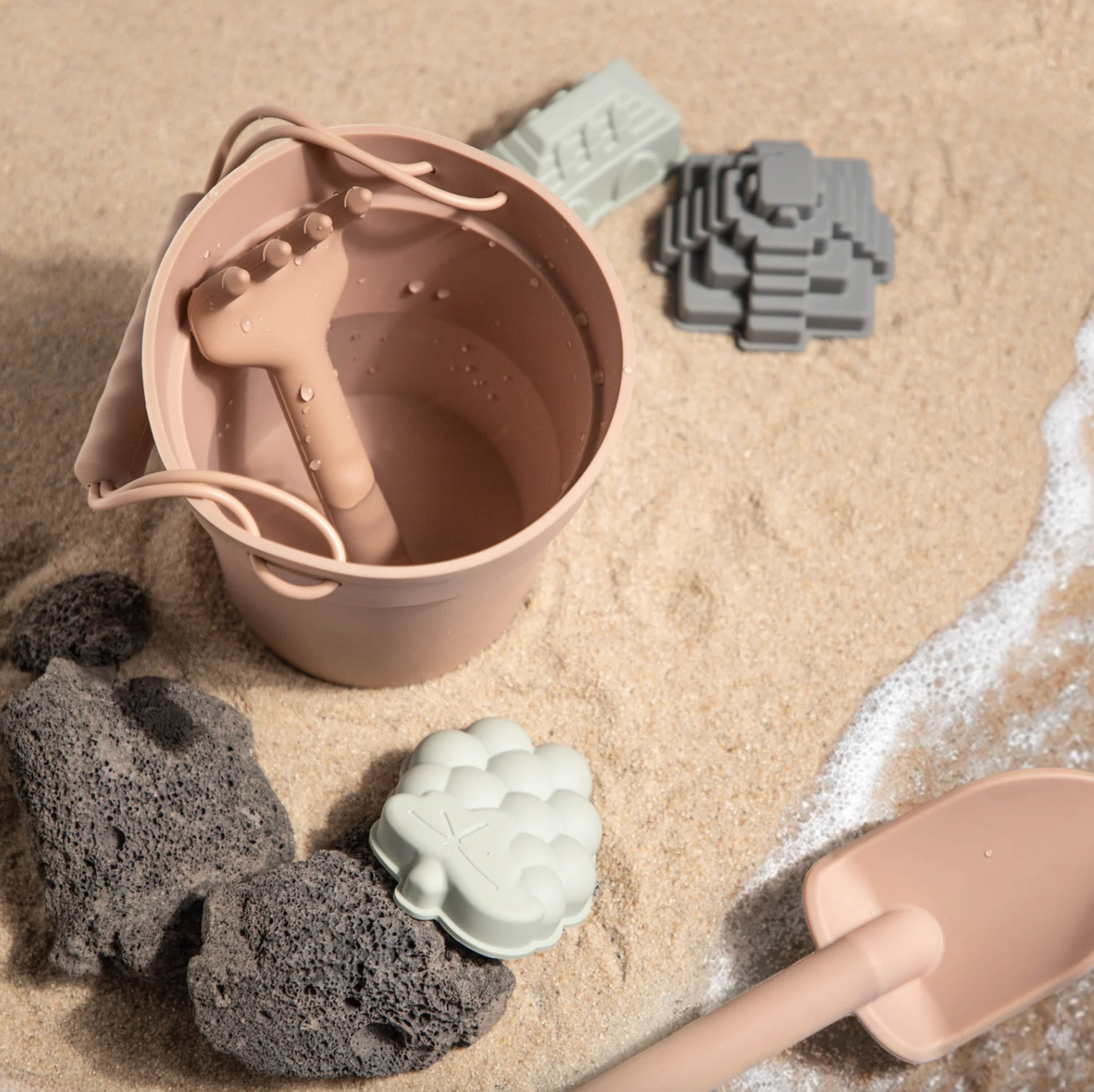 Kit de juguetes para playa (incluye maleta)
