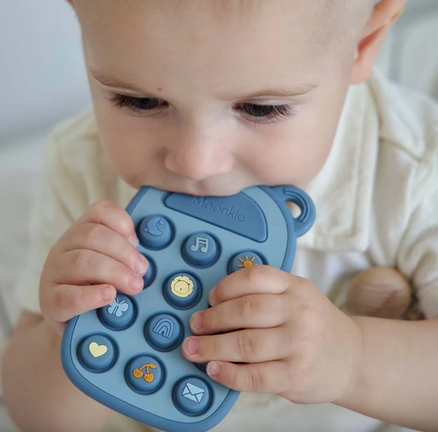 Juguete sensorial pop it telefono con portachupon