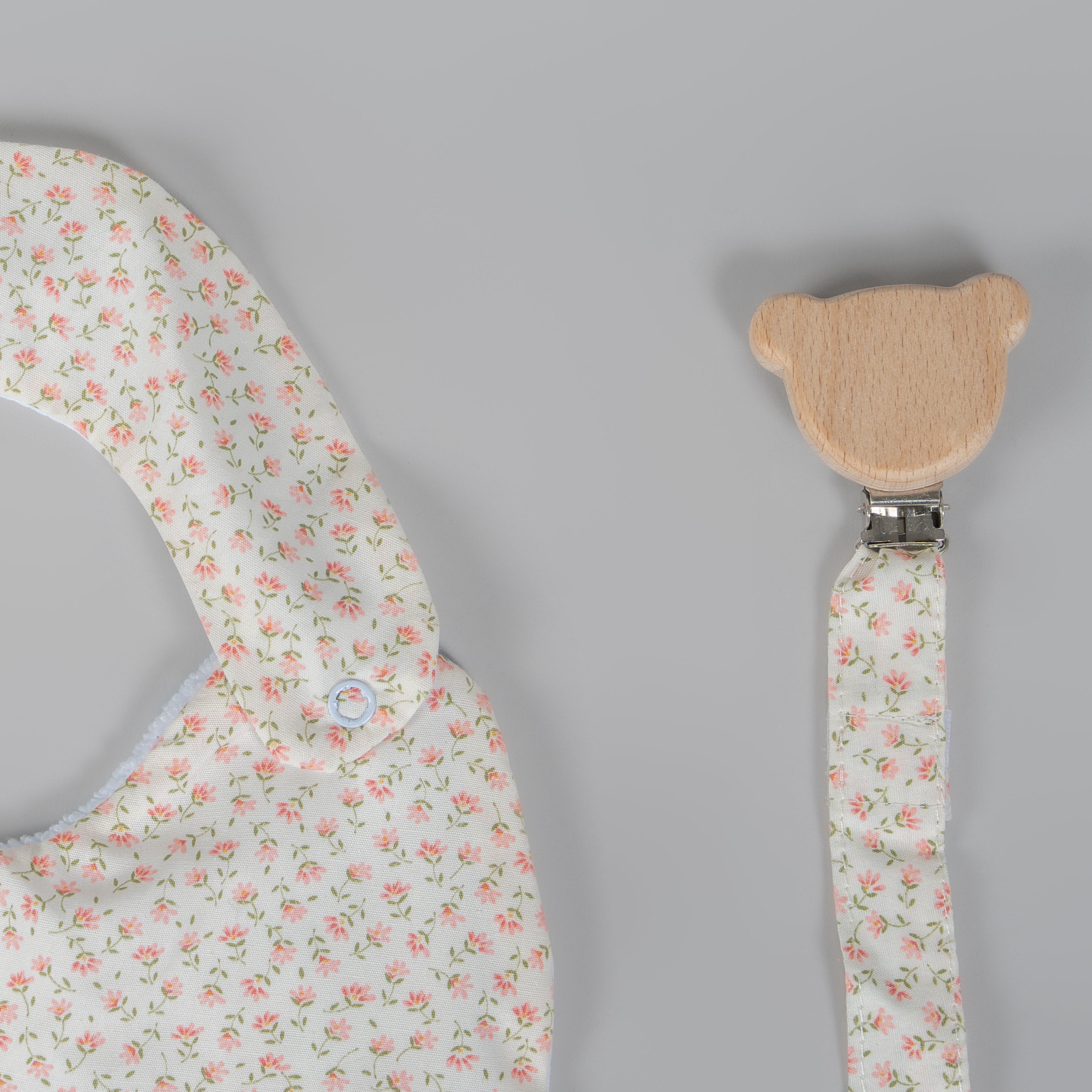 Set babero & portachupon flores