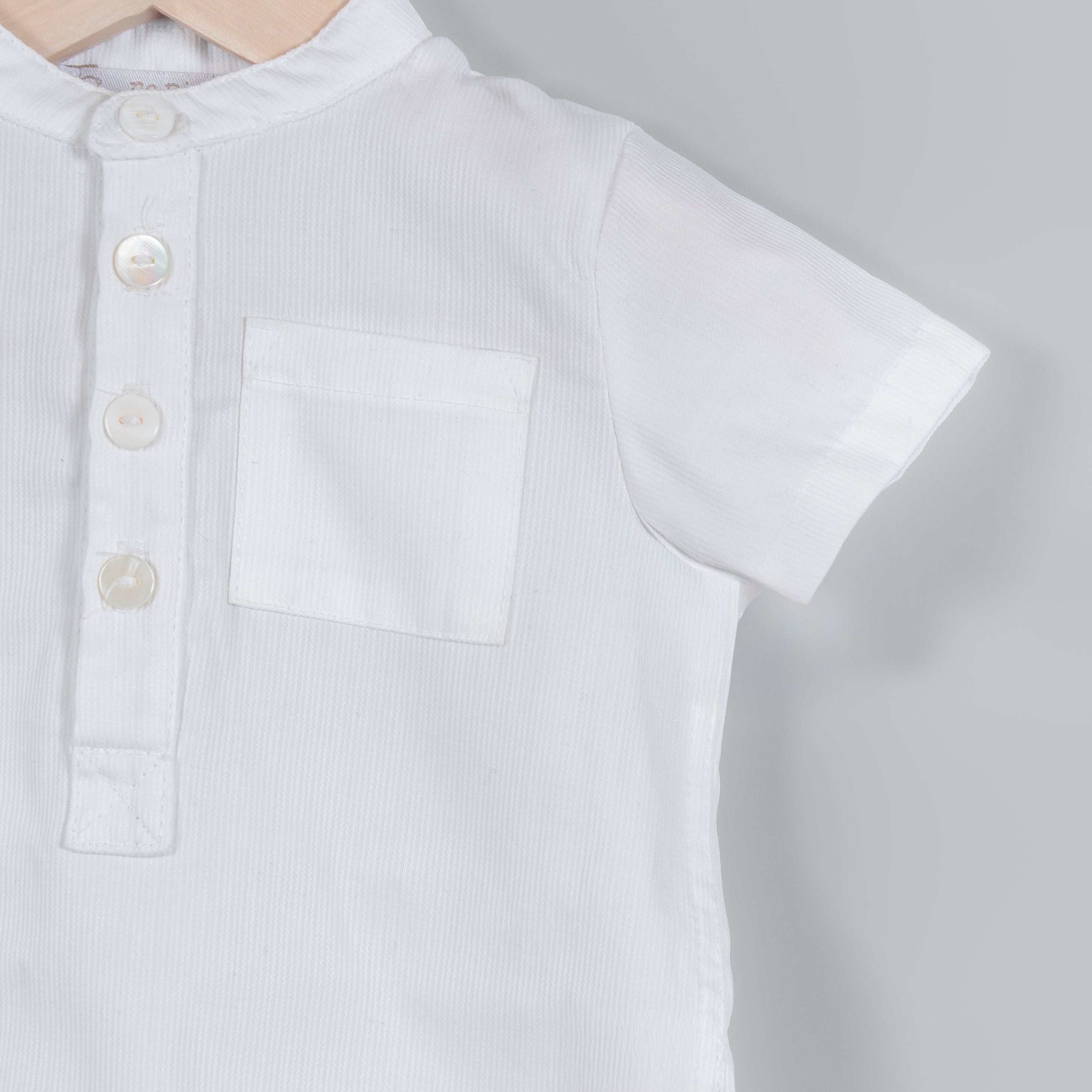 Camisa Charlie pique blanco botones blancos