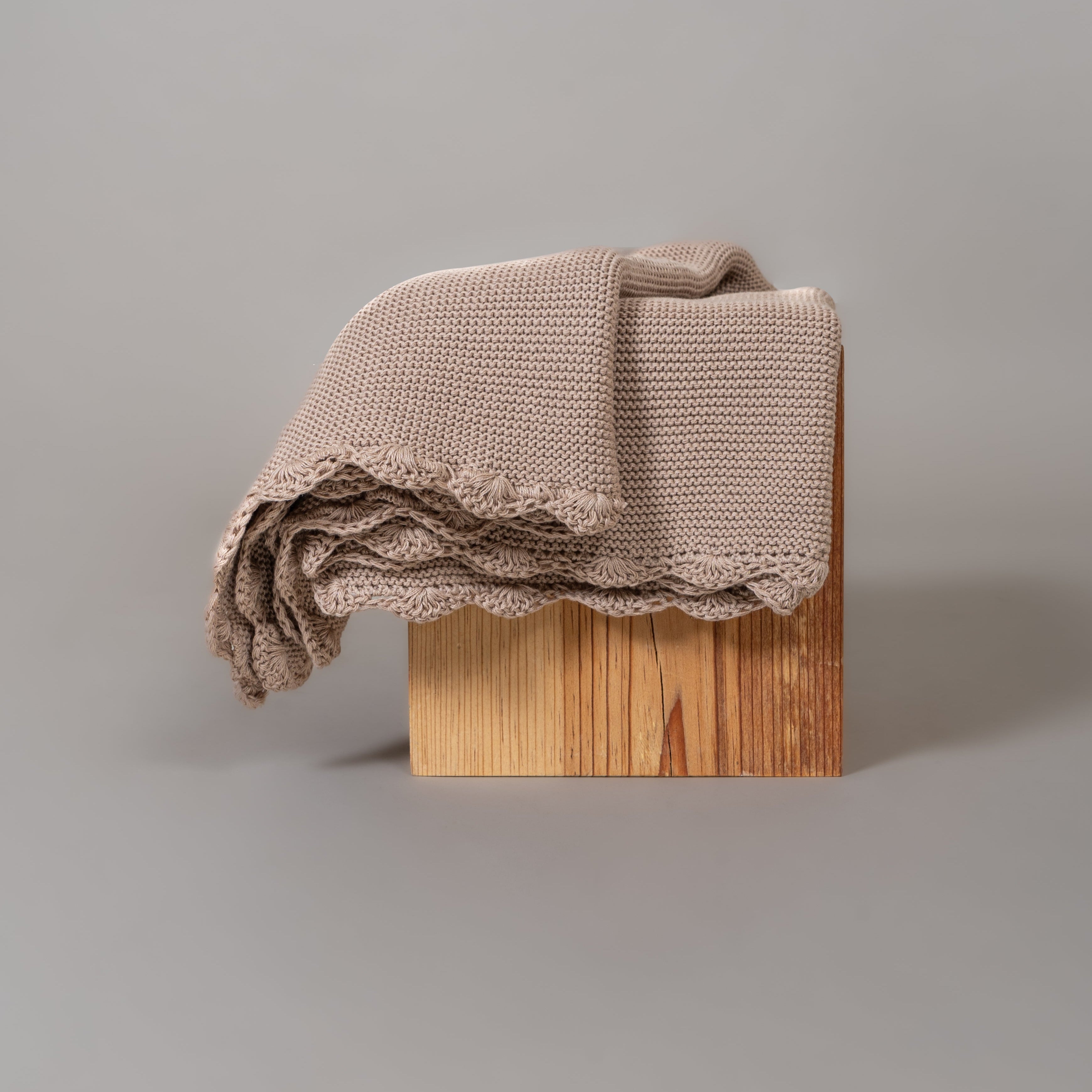 Set cobija & sueter garigoleado beige