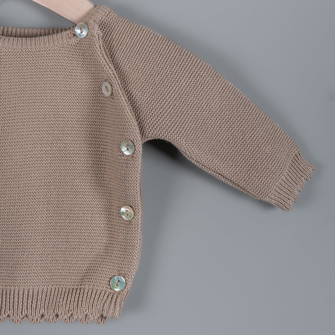 Sueter bebe garigoleado beige