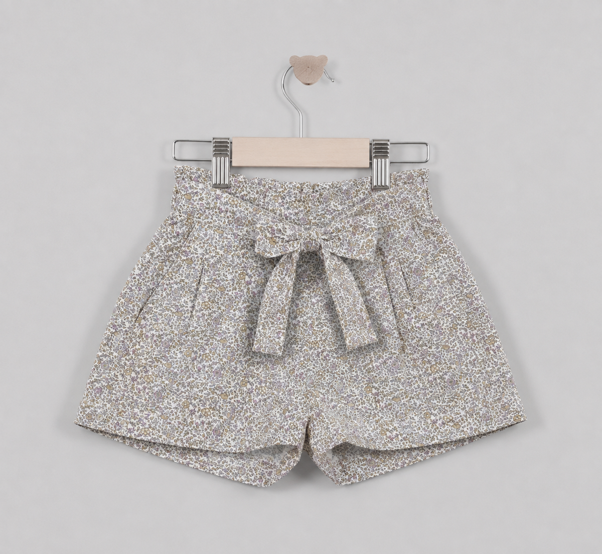 Short Javiera flores malva